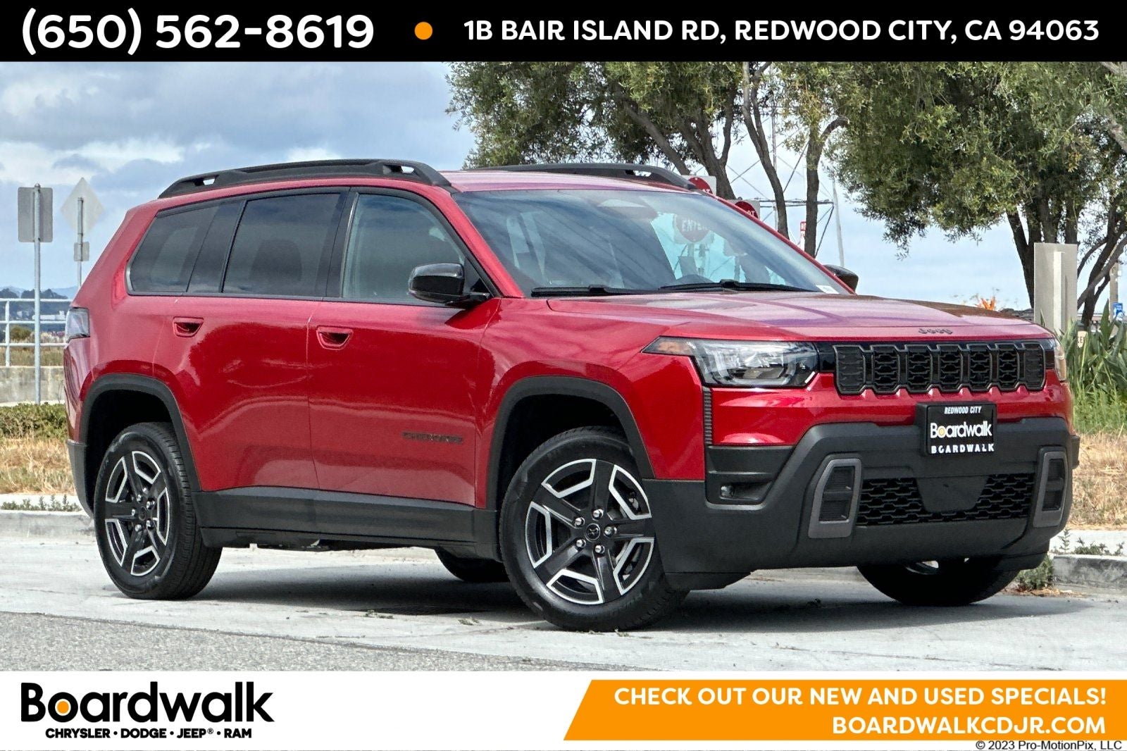 2026 Jeep Cherokee CHEROKEE LIMITED 4X4 in Red Hot Pearl-Coat Exterior Paint — front three-quarter view